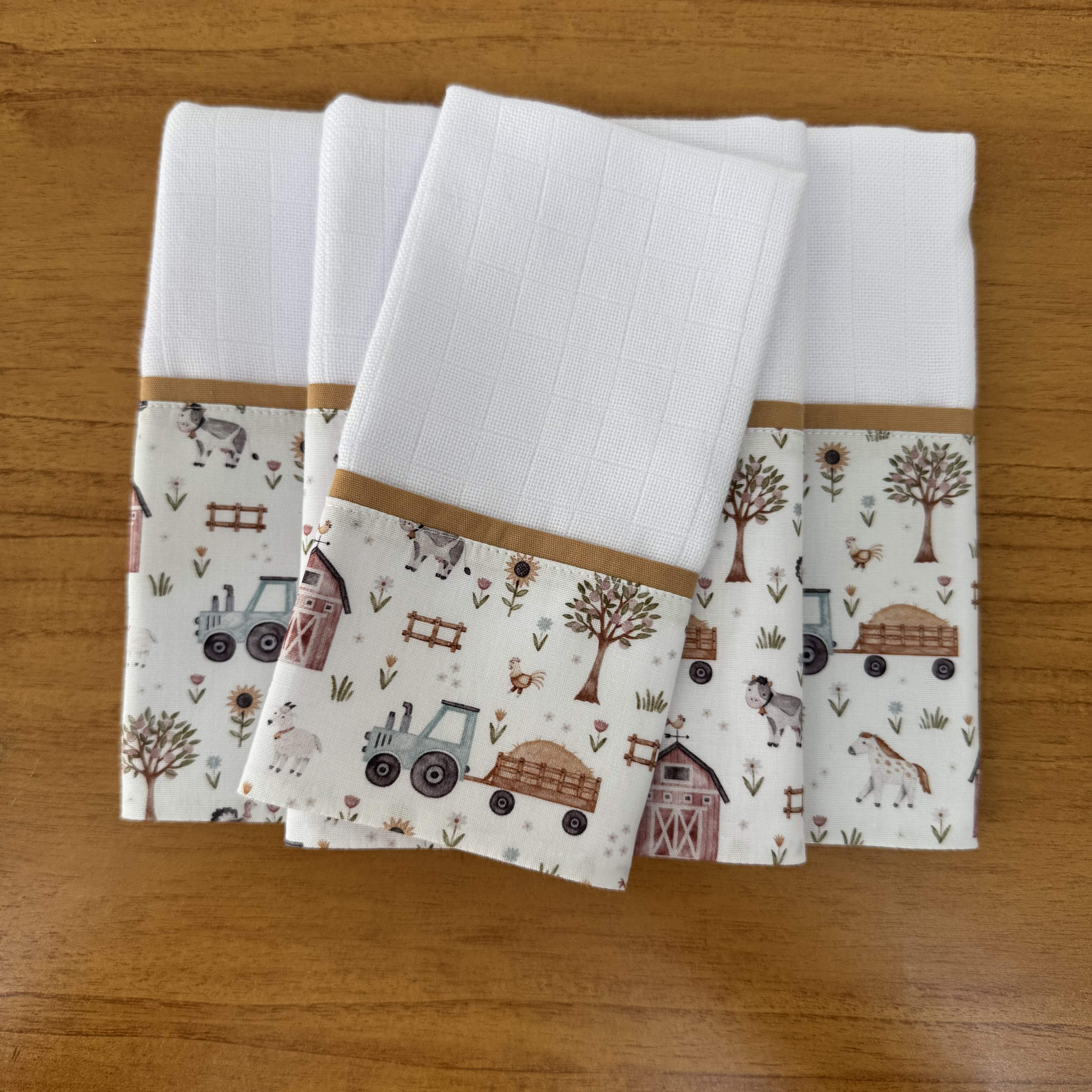 Kit Passeio 3 Peças: Fralda de Boca, Fralda de Ombro e Fralda Multiuso - Fazendinha