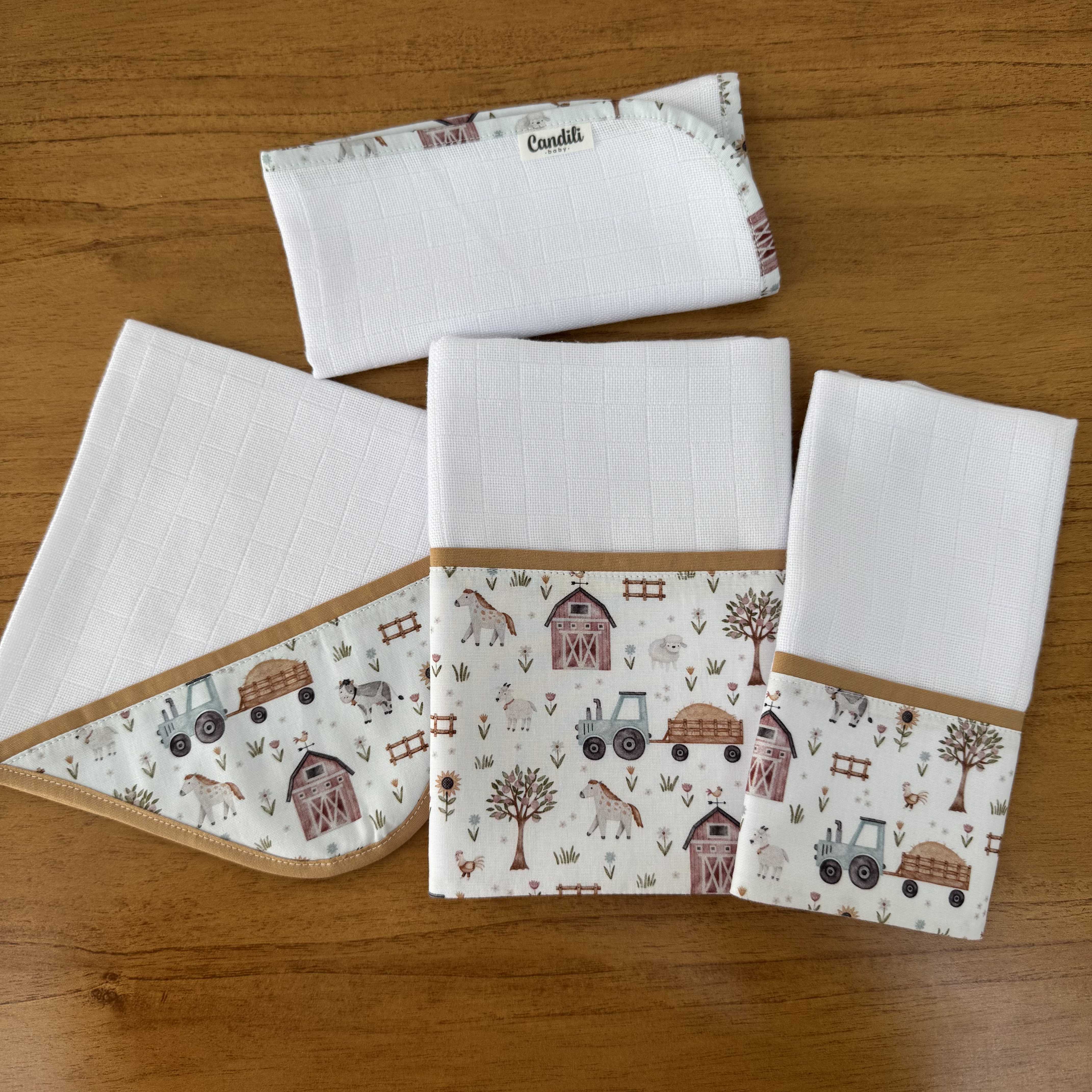 Kit Encanto 4 Peças: Fraldas de Boca e Fralda de Ombro - Fazendinha
