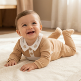 Macacão Longo com Pezinho e Gola bordada Ursinho Tricot – Mini&Co