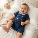 Macacão Curto Azul Marinho com Gola Xadrez Tricot – Mini&Co
