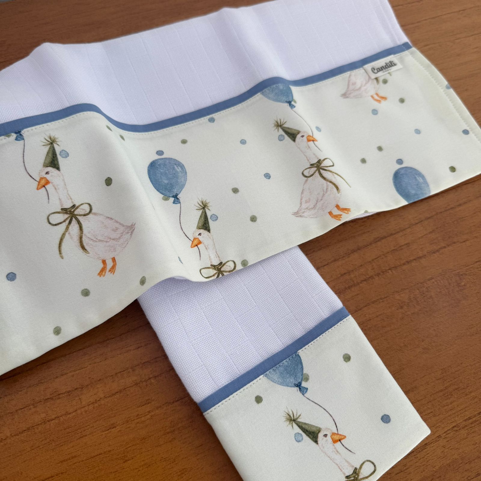 Kit Amamentação 2 Peças: Fralda de Ombro e Fralda de Boca - Patos