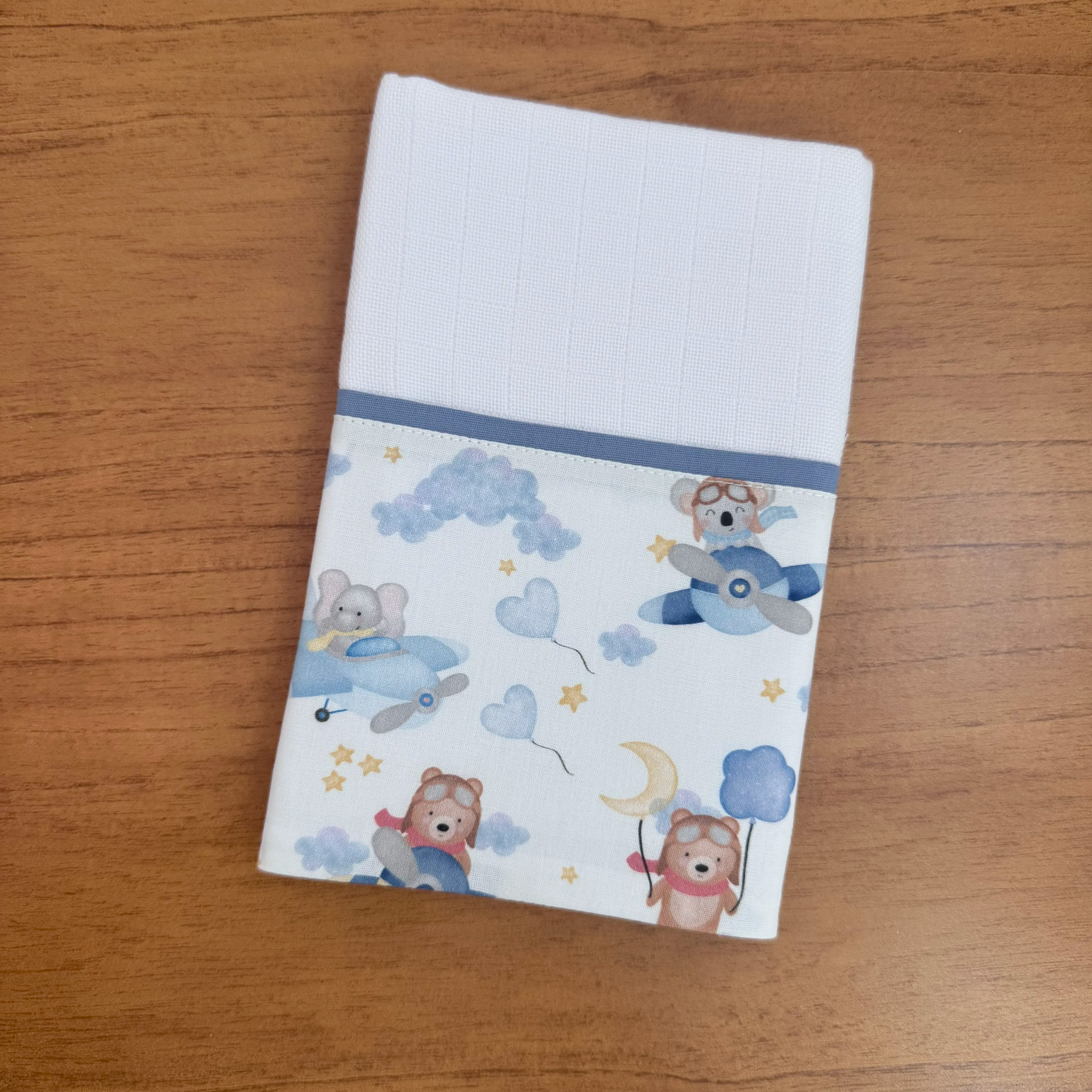 Kit Encanto 4 Peças: Fraldas de Boca e Fralda de Ombro - Ursinho Aviador