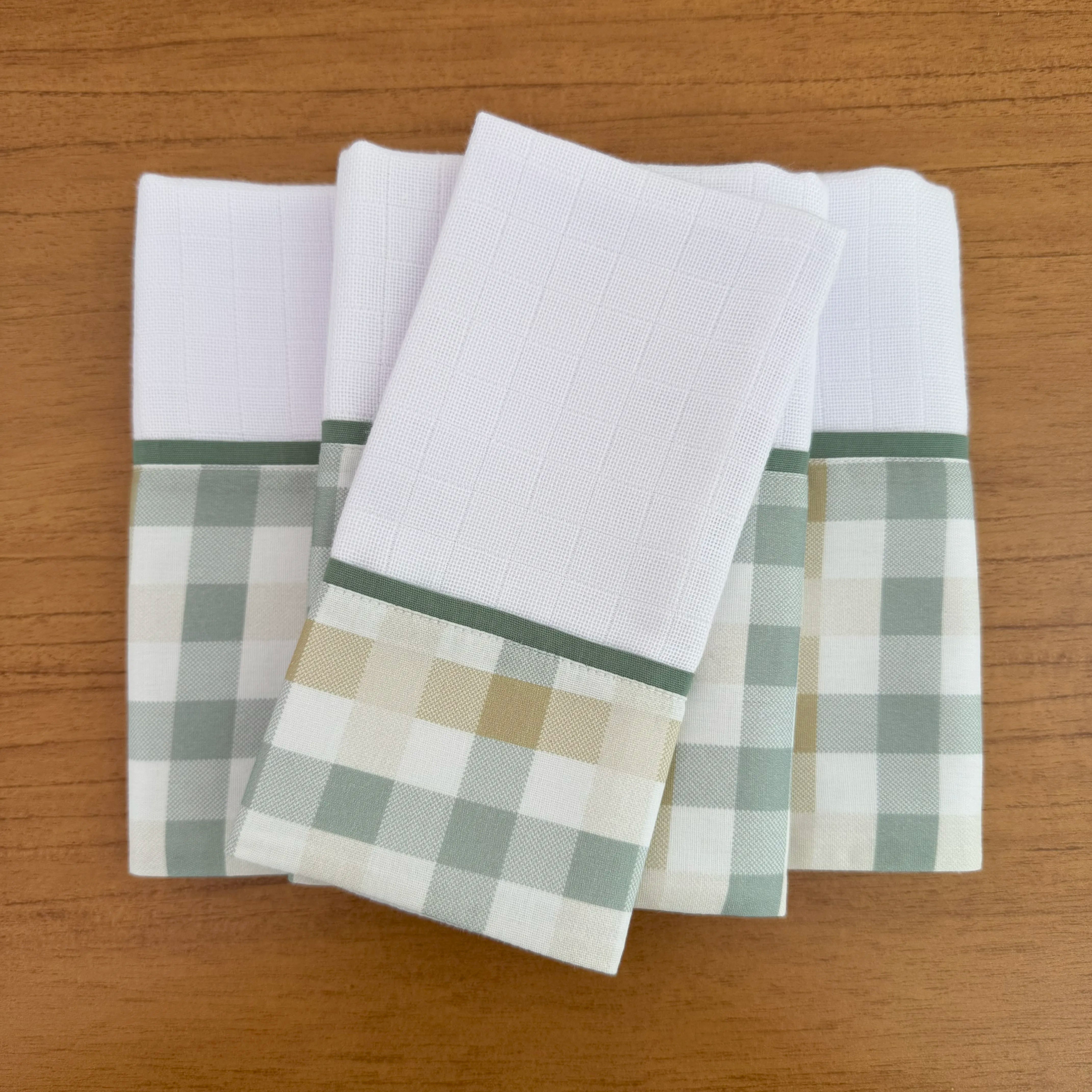 Kit Passeio 3 Peças: Fralda de Boca, Fralda de Ombro e Fralda Multiuso - Xadrez Verde